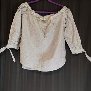 Abercrombie & Fitch off shoulder top